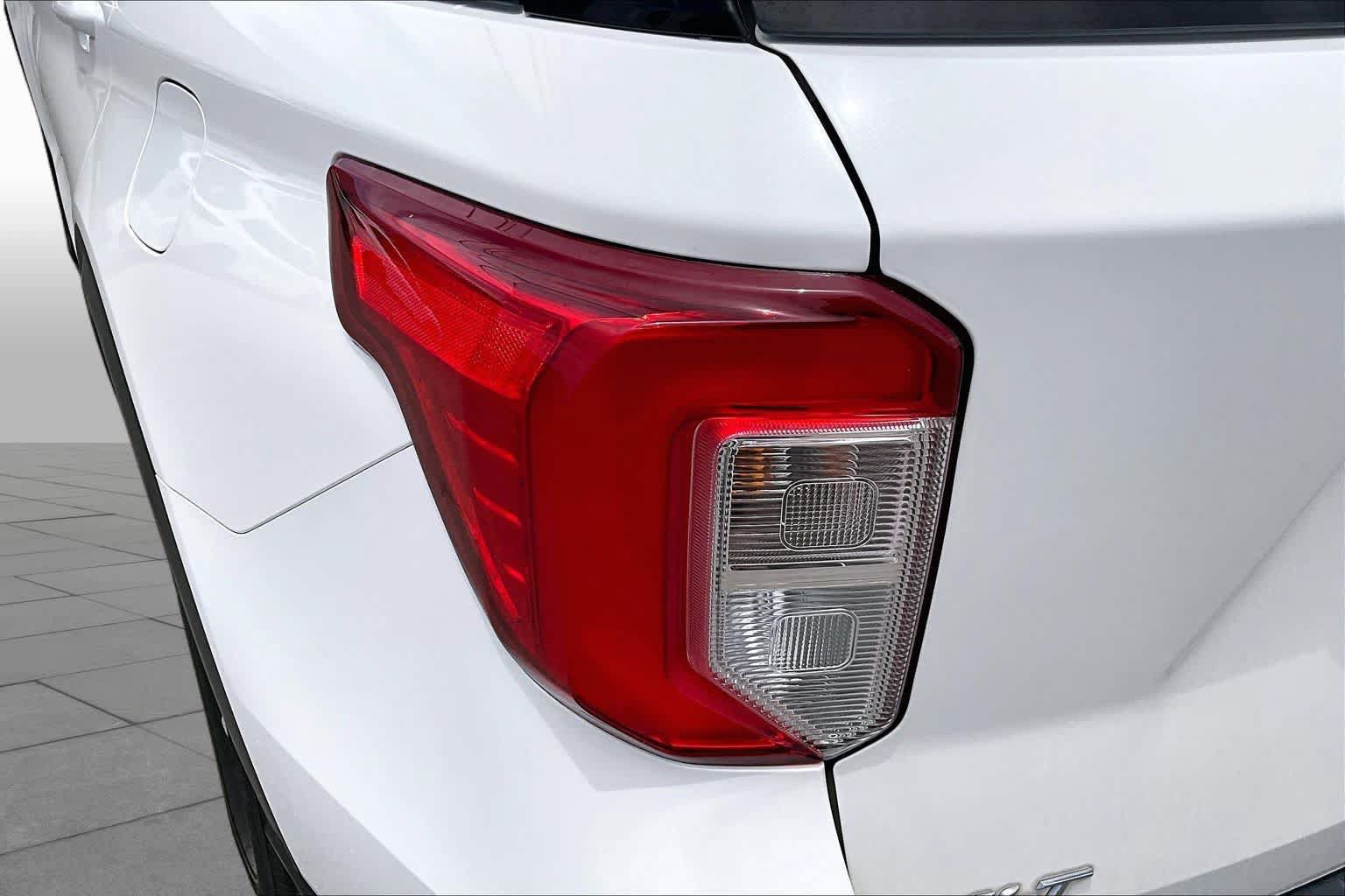 Used 2022 Ford Explorer XLT w/ Equipment Group 202A RWD image 27