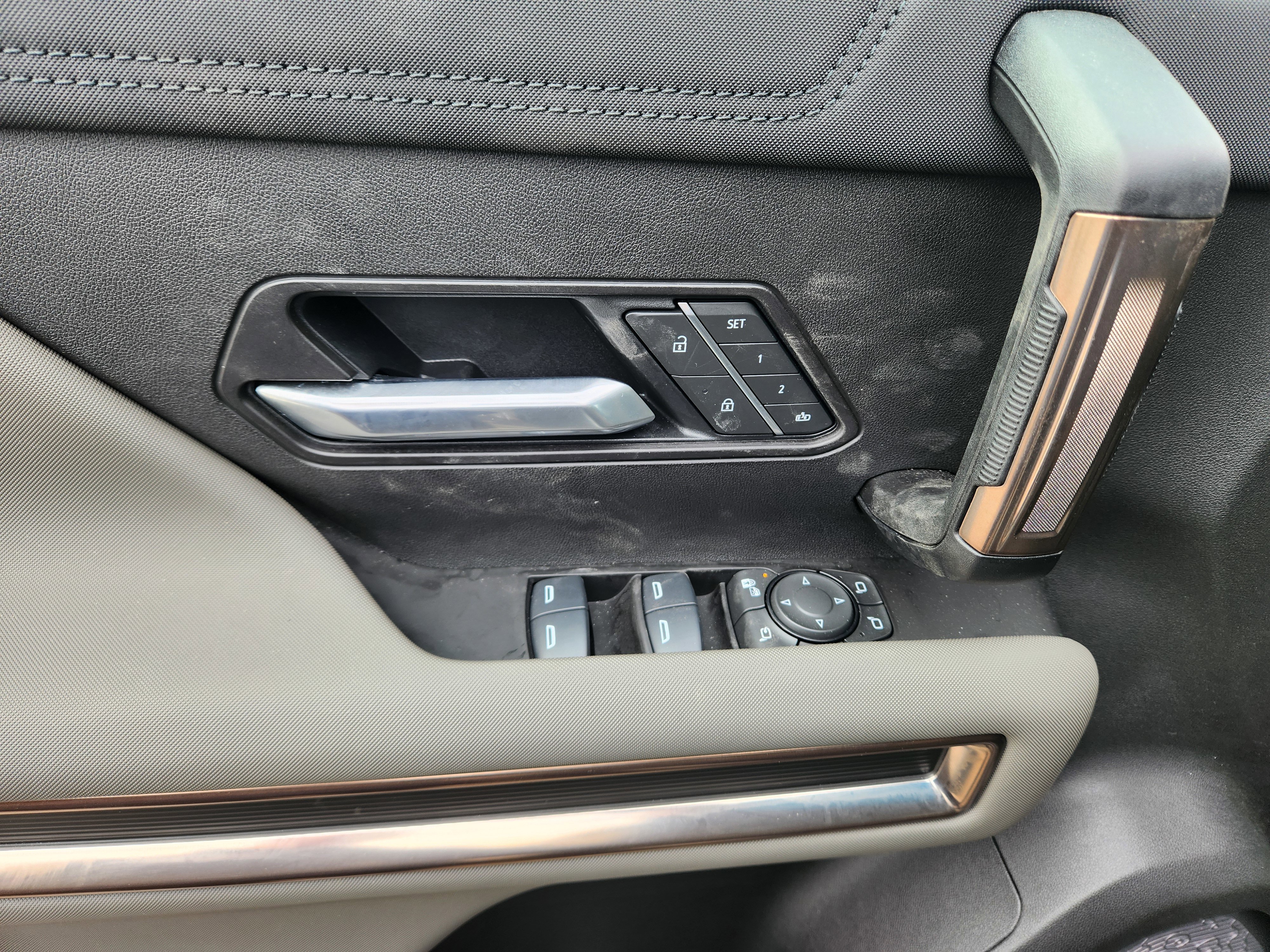 Used 2025 GMC Hummer EV 3X w/ LPO, Sport Package image 23