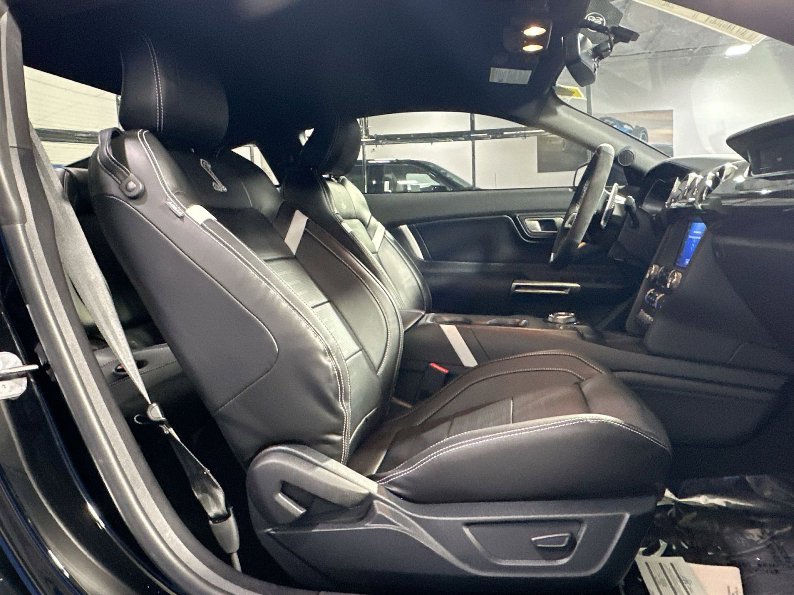 Used 2022 Ford Mustang Shelby GT500 w/ Technology Package image 37