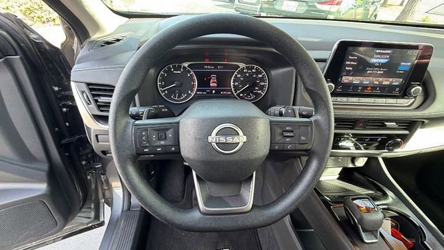 Used 2025 Nissan Rogue S image 26