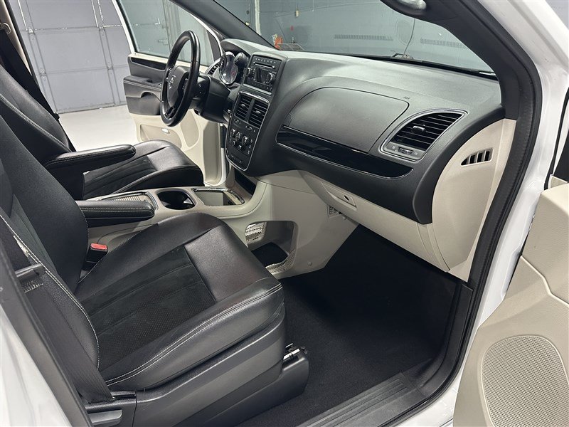 Used 2017 Dodge Grand Caravan SXT FWD image 8