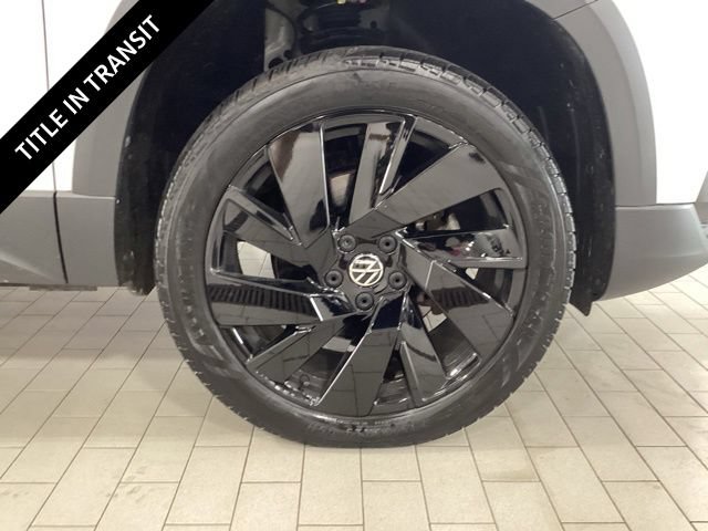 Used 2024 Volkswagen Taos SE w/ Panoramic Sunroof Package AWD/4WD image 24