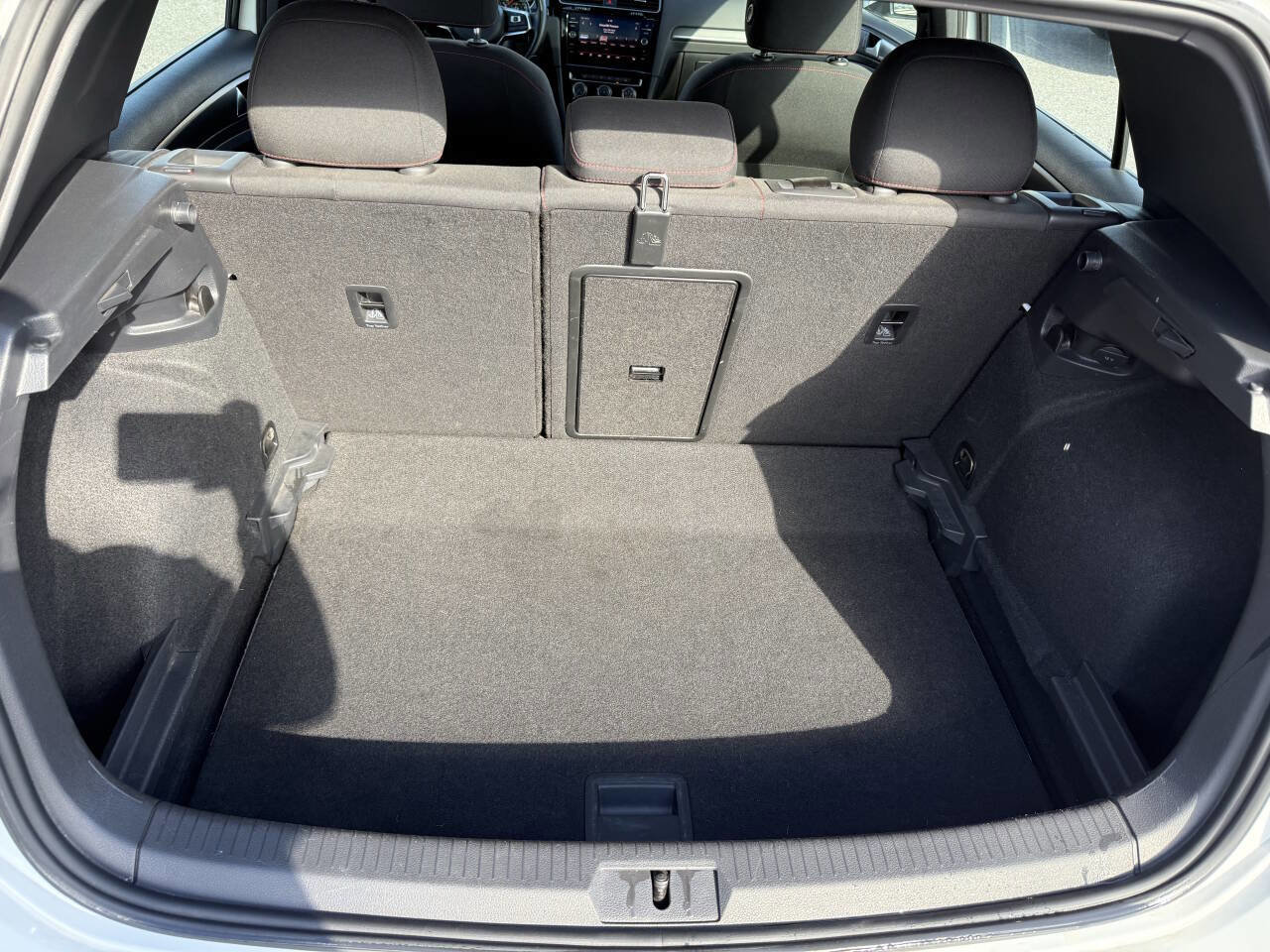 Used 2018 Volkswagen GTI SE image 10