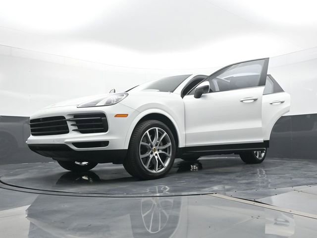 Certified 2022 Porsche Cayenne Platinum Edition image 31