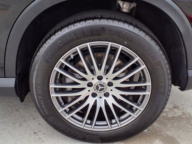 Used 2025 Mercedes-Benz GLC 300 image 24