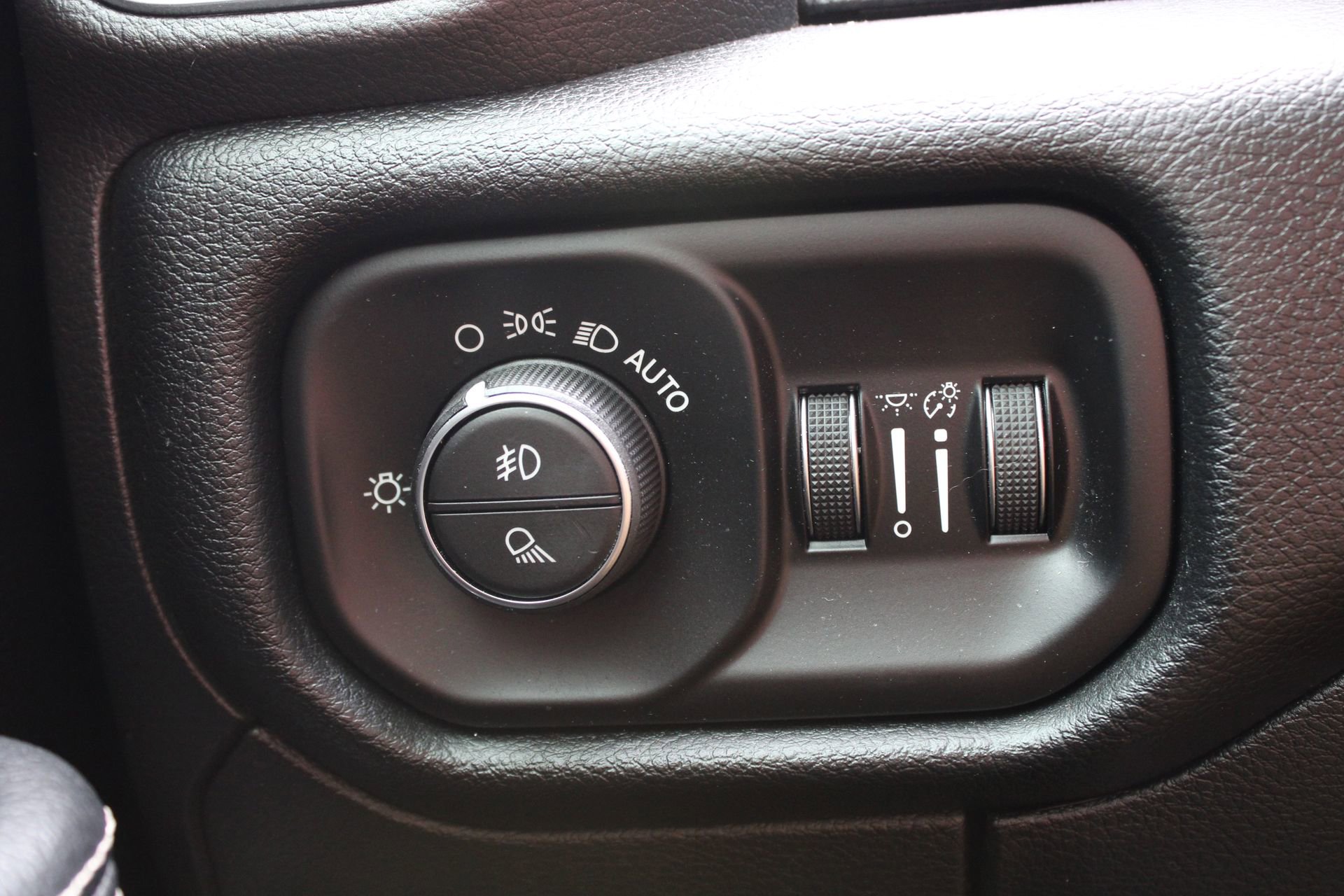 Used 2021 RAM 1500 Laramie w/ Sport Appearance Package AWD/4WD image 28