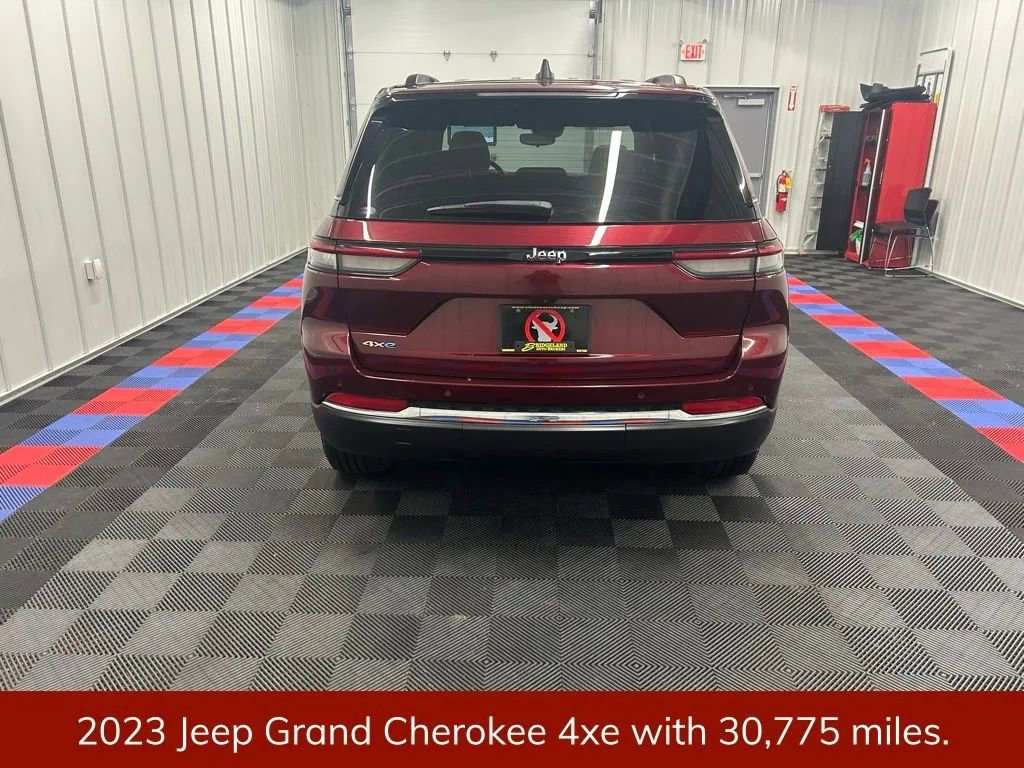 Used 2023 Jeep Grand Cherokee 4WD 4xe image 3