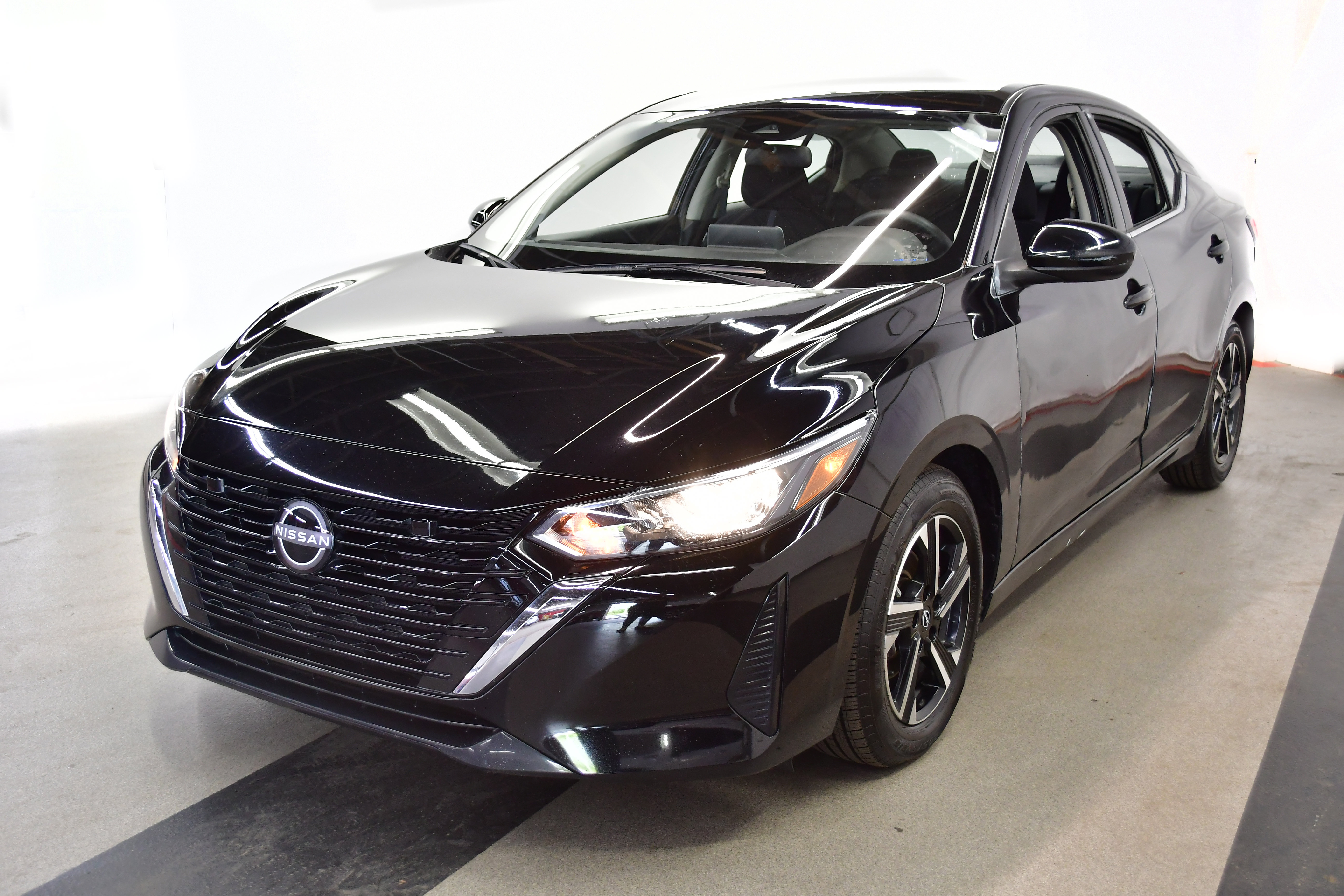 Used 2024 Nissan Sentra SV FWD image 4