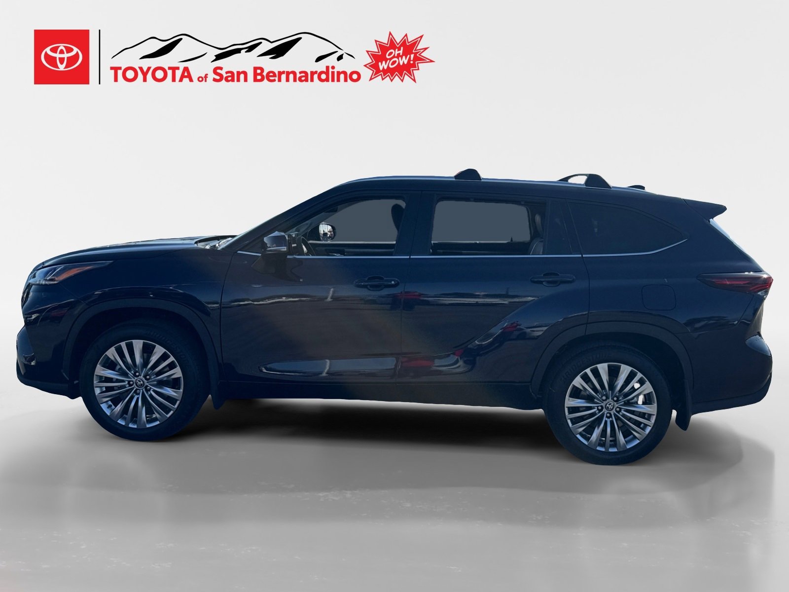 New 2026 Toyota Highlander Platinum image 2