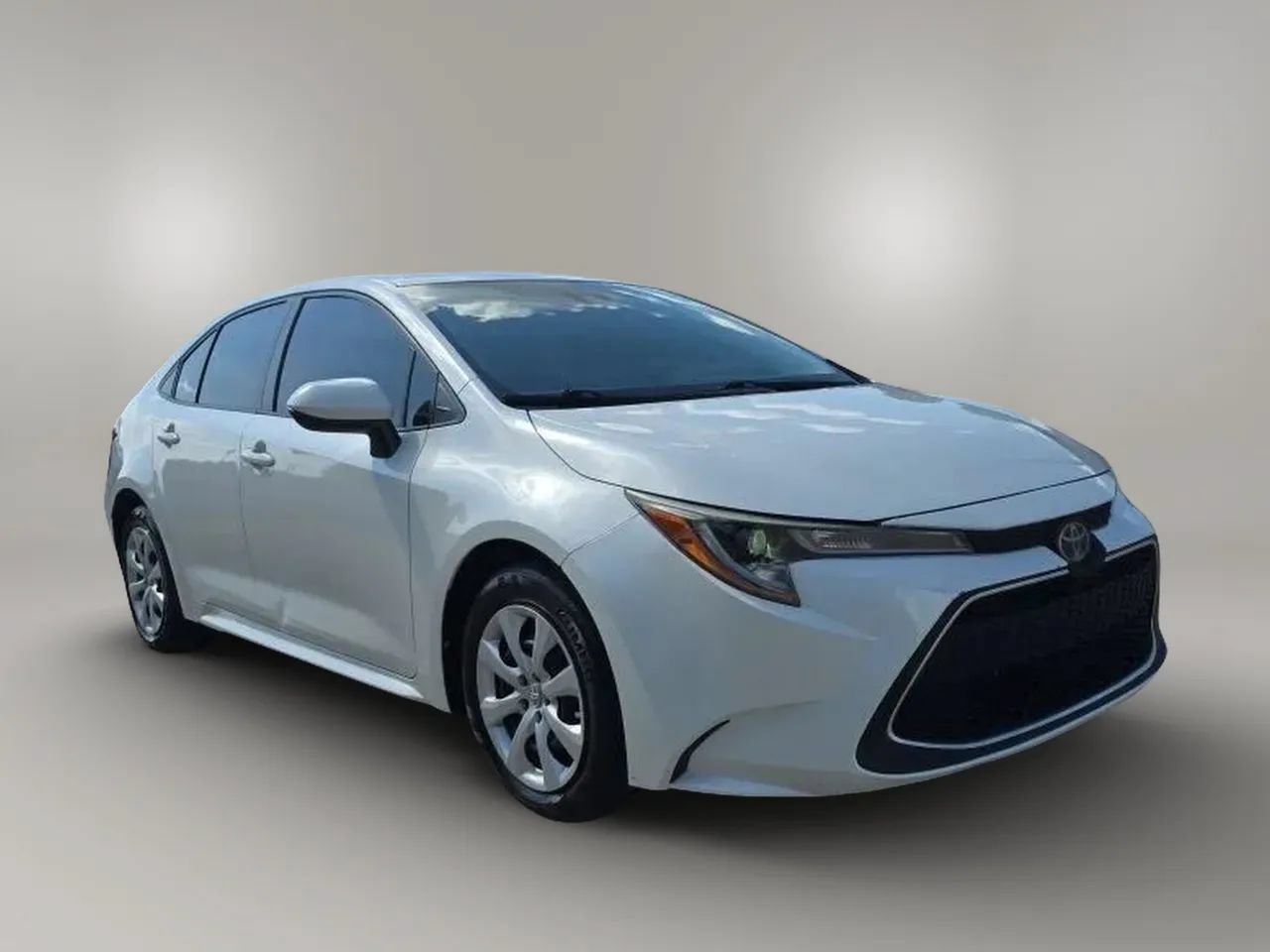 Used 2020 Toyota Corolla LE FWD image 3