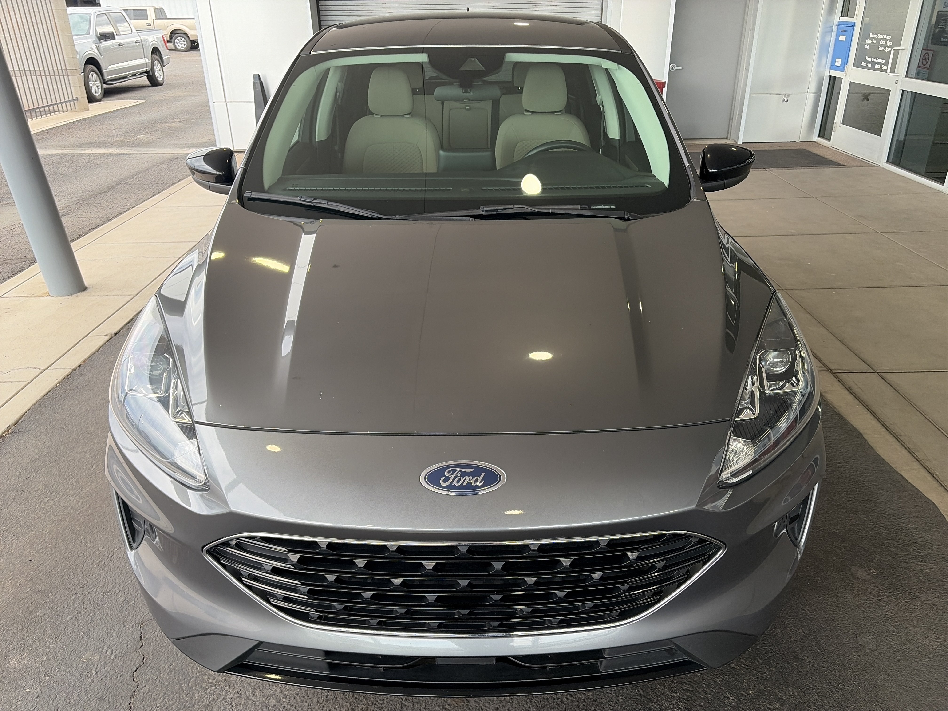 Used 2022 Ford Escape SE w/ SE Sport Appearance Package FWD image 2