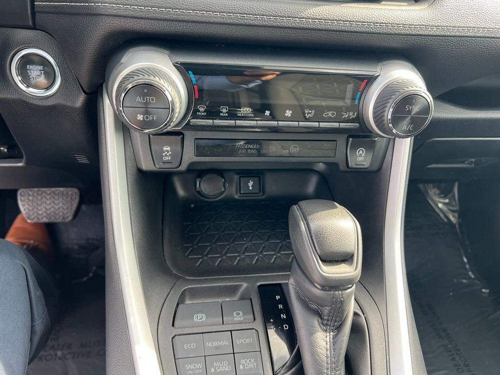 Used 2022 Toyota RAV4 XLE image 36