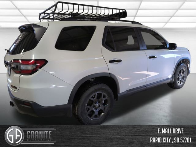 Used 2025 Honda Pilot TrailSport image 5