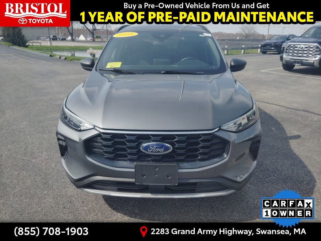 Used 2025 Ford Escape ST-Line AWD/4WD image 2