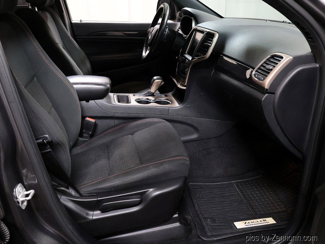 Used 2016 Jeep Grand Cherokee Laredo 75th Anniversary AWD/4WD image 34