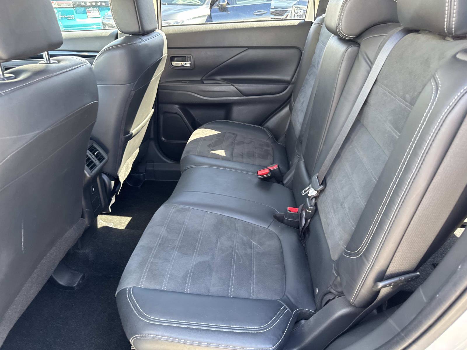 Used 2019 Mitsubishi Outlander SE image 13