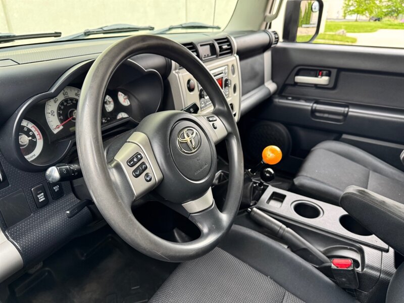 Used 2011 Toyota FJ Cruiser 4WD image 17