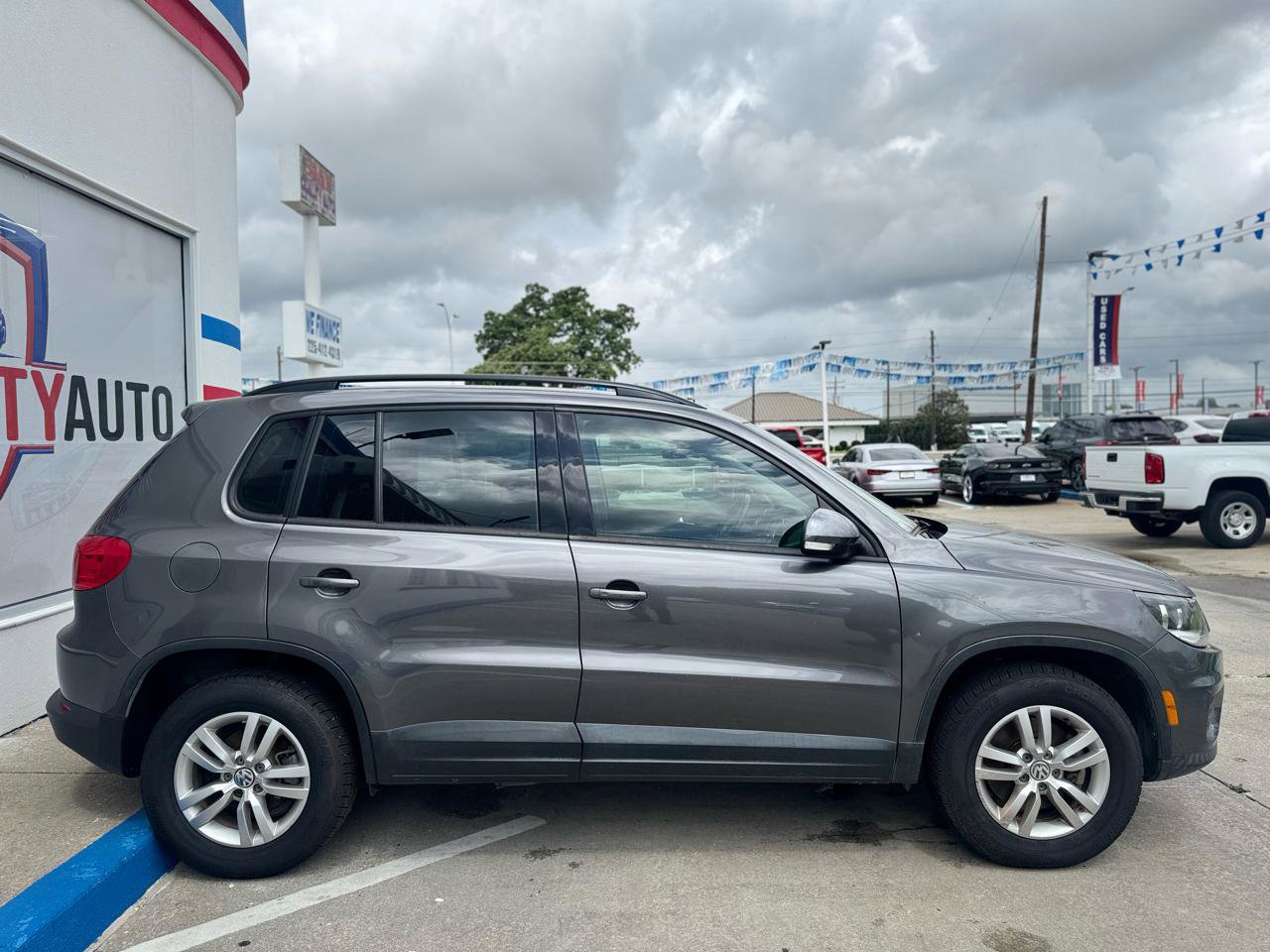 Used 2016 Volkswagen Tiguan S image 14
