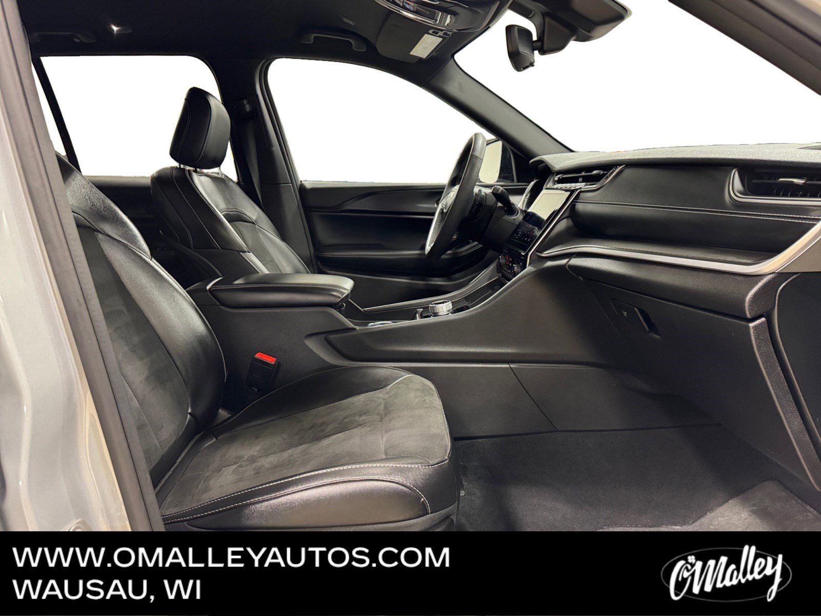 Used 2023 Jeep Grand Cherokee Altitude image 14