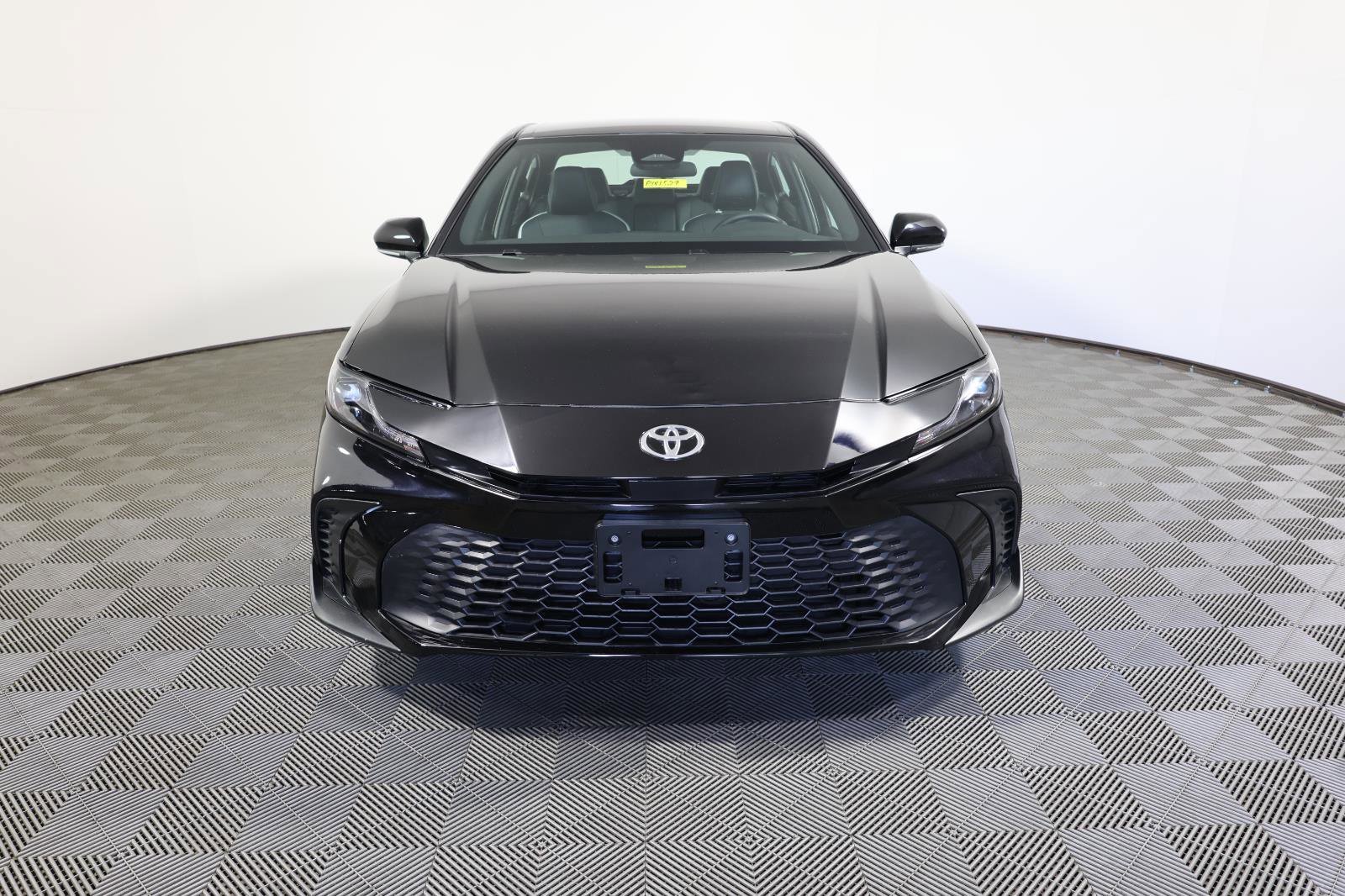 Used 2025 Toyota Camry SE FWD image 2