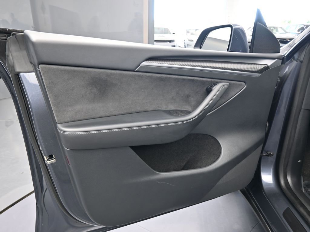 Used 2022 Tesla Model Y Performance image 16