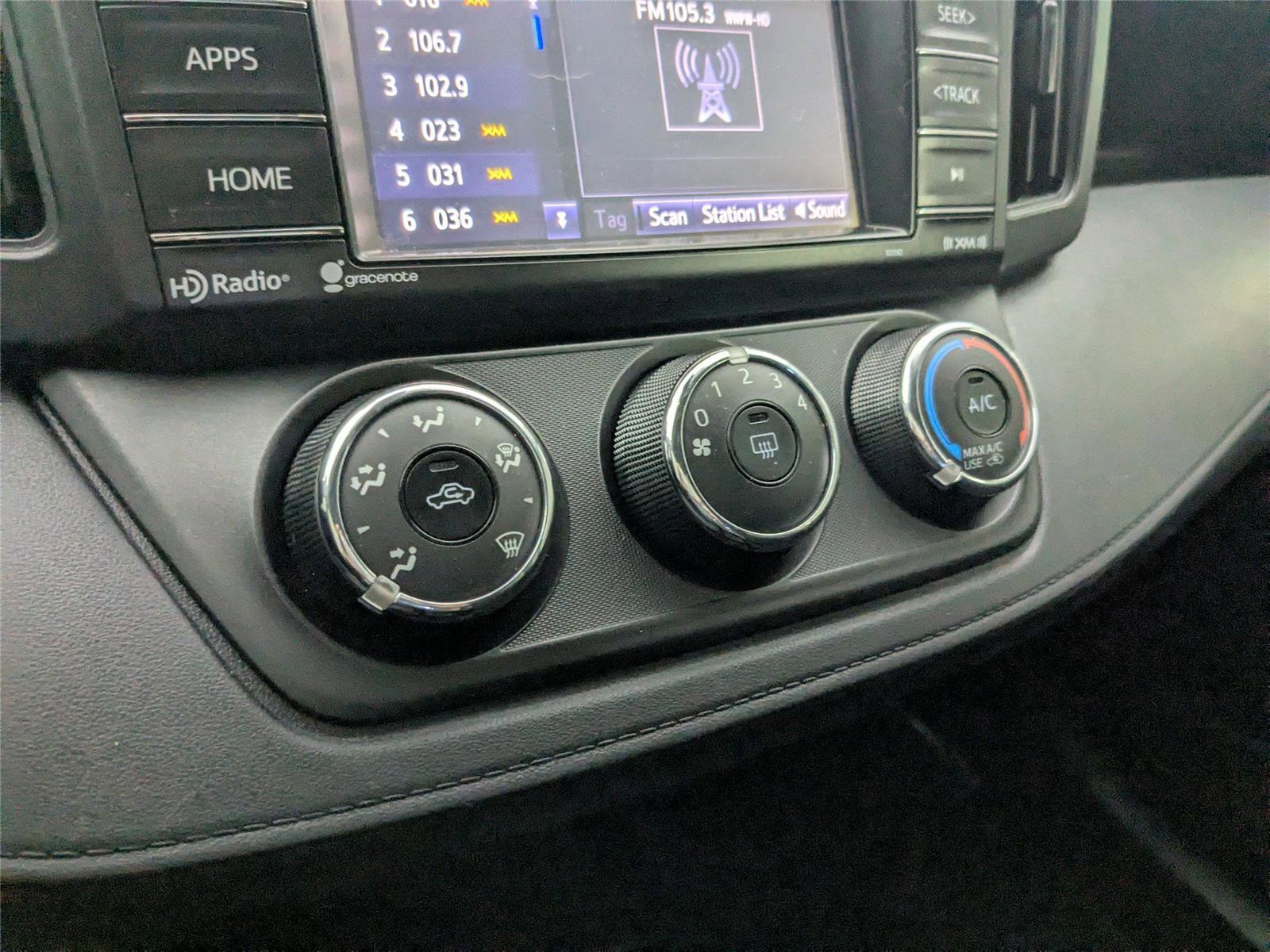 Used 2018 Toyota RAV4 LE image 15