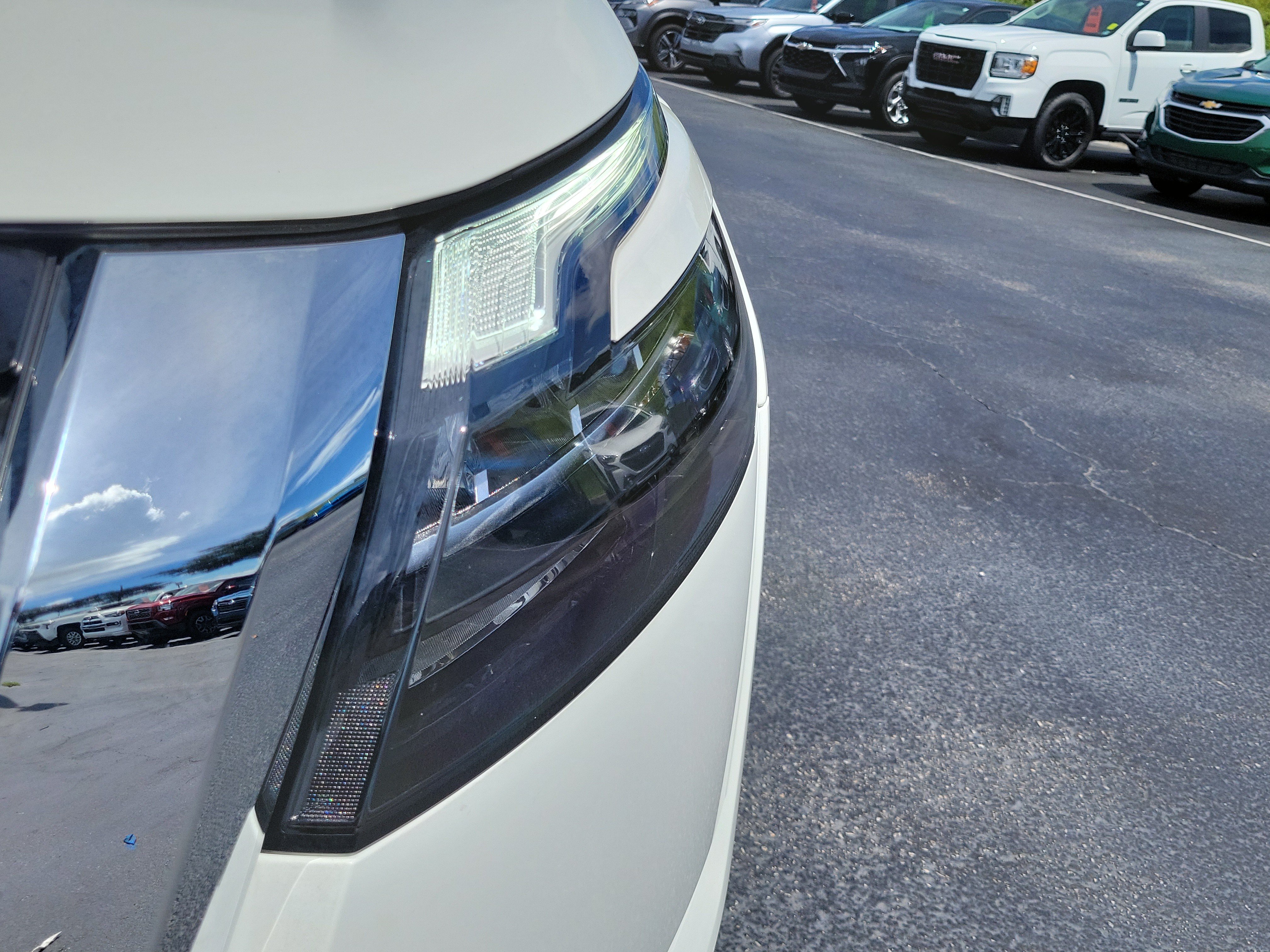 Used 2025 Nissan Pathfinder S FWD image 3