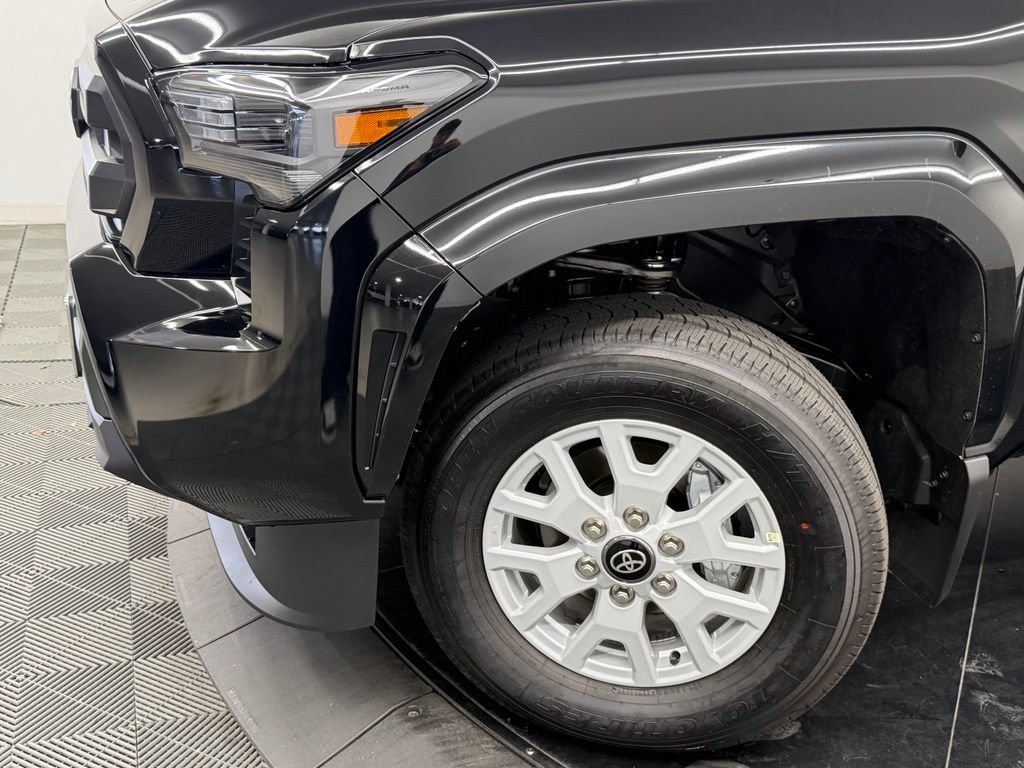 Used 2026 Toyota Tacoma SR5 AWD/4WD image 5