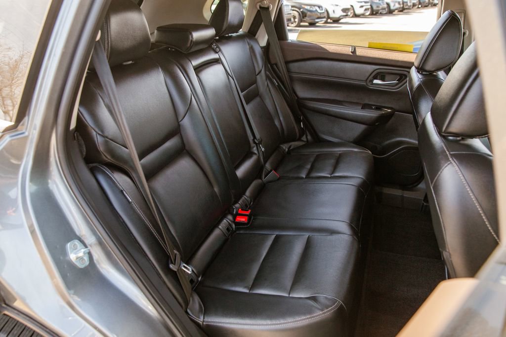 Used 2023 Nissan Rogue SL w/ SL Premium Package image 12