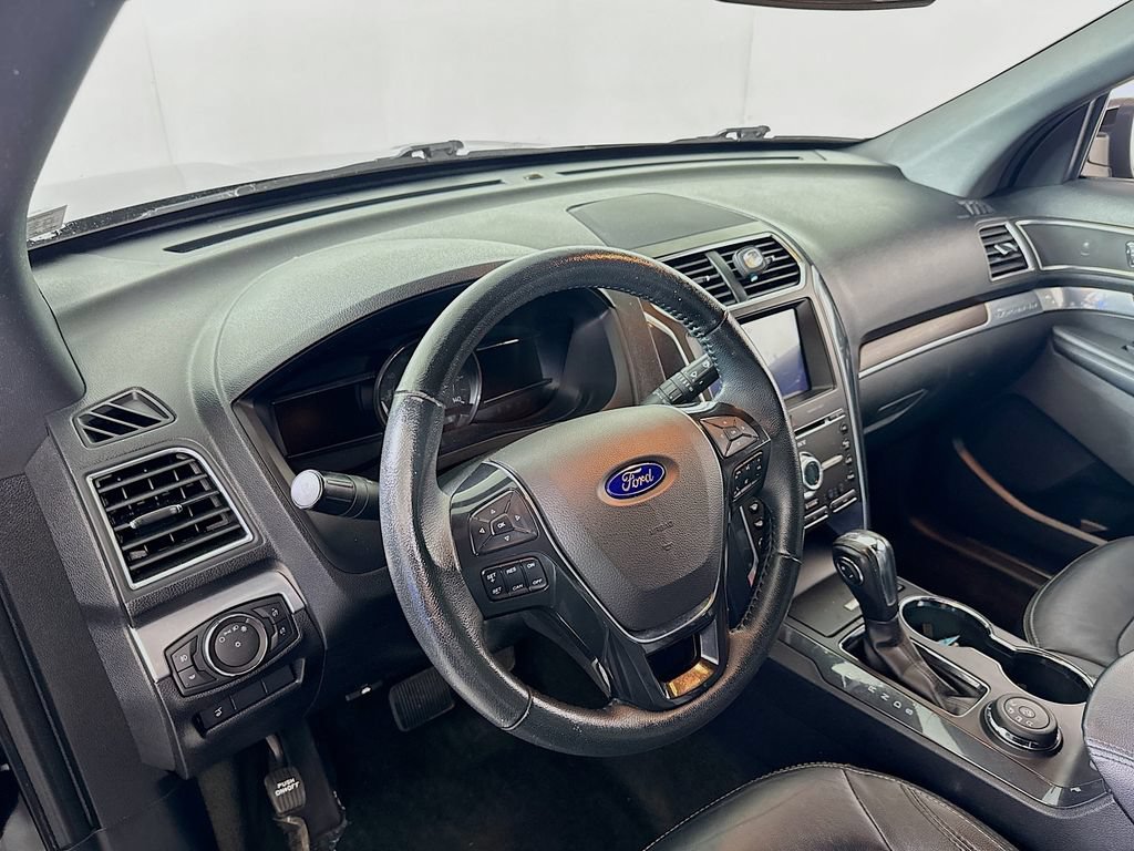 Used 2018 Ford Explorer Limited AWD/4WD image 9