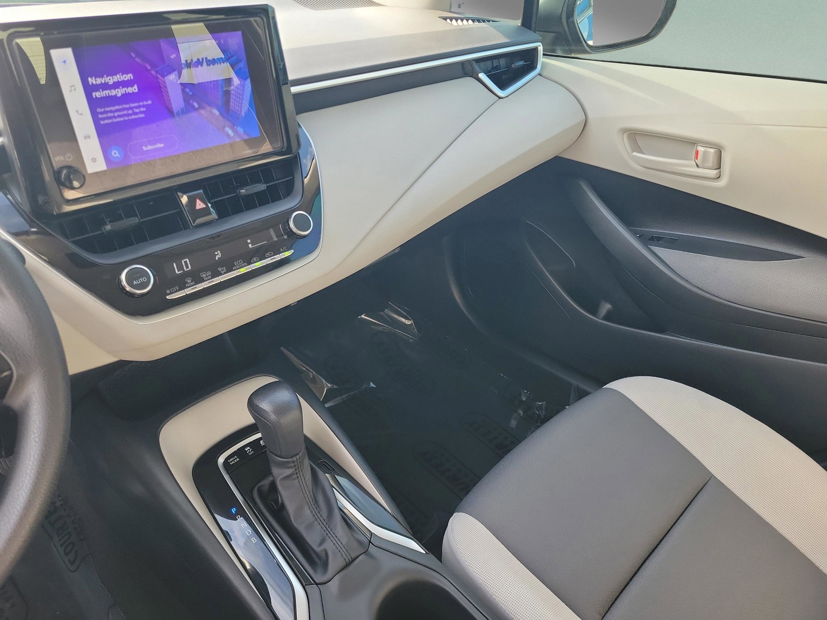 Used 2025 Toyota Corolla LE w/ Convenience Package image 32