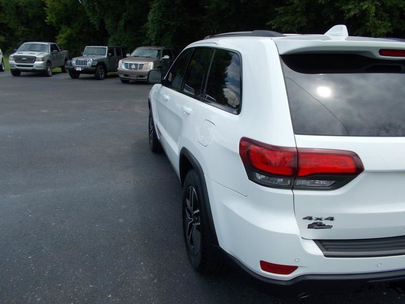 Used 2021 Jeep Grand Cherokee Trailhawk w/ Premium Lighting Group AWD/4WD image 4