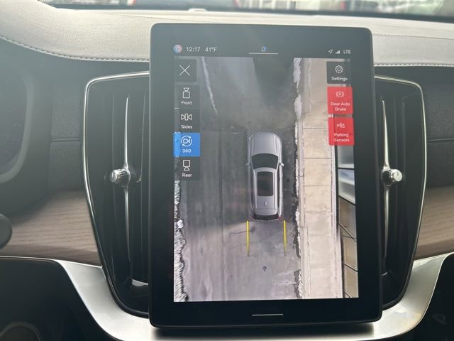 Certified 2025 Volvo XC90 B6 Plus image 24