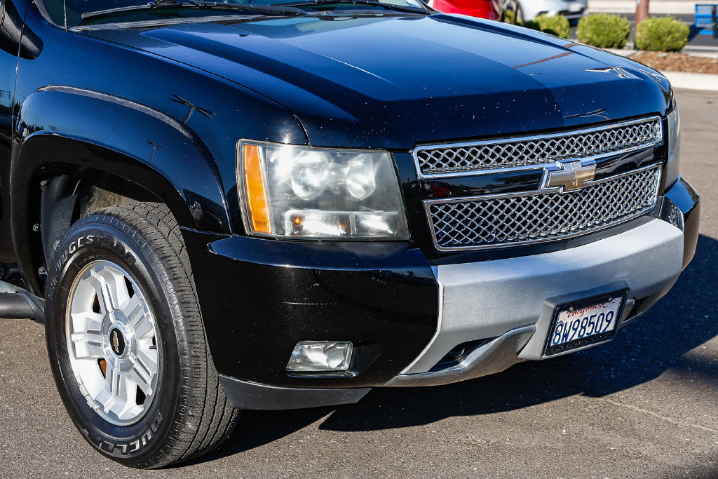 Used 2009 Chevrolet Avalanche LT w/ Suspension Package, Off-Road AWD/4WD image 7