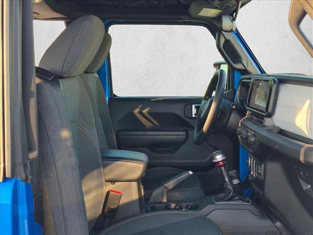 Used 2025 Jeep Wrangler Sport AWD/4WD image 16