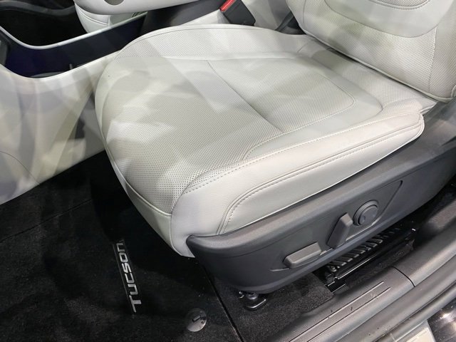 New 2025 Hyundai Tucson Limited image 28
