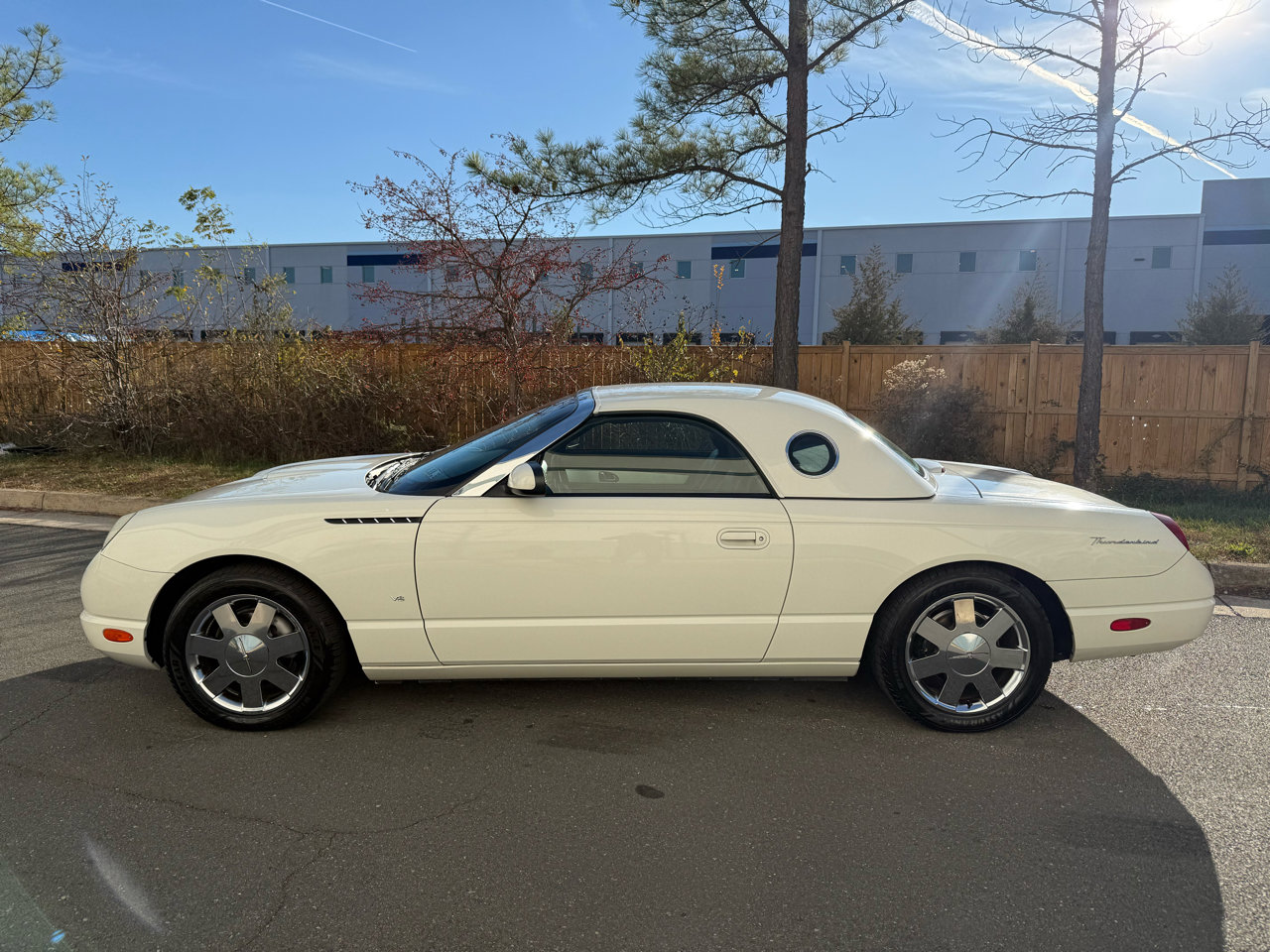 Used 2003 Ford Thunderbird image 16