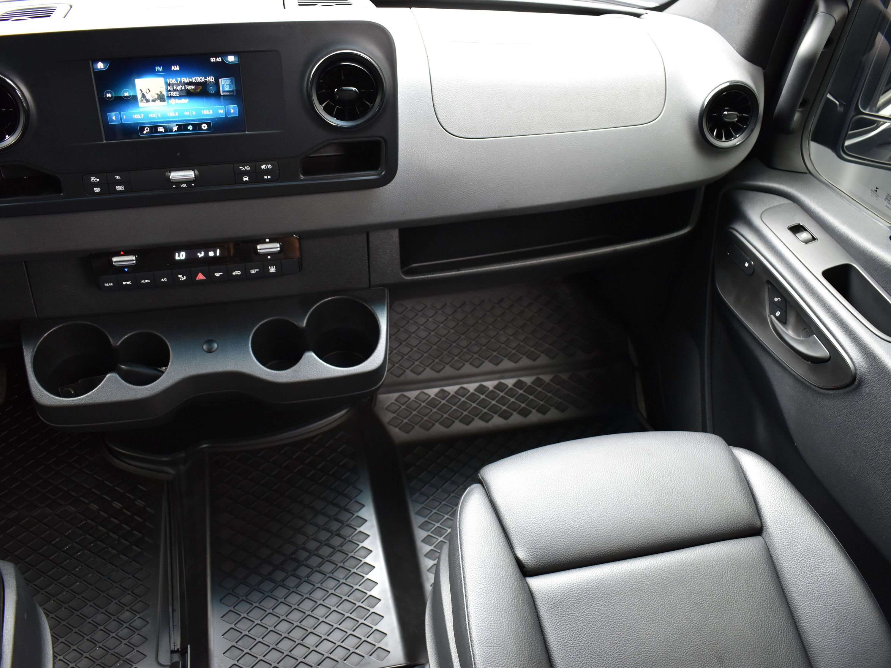 Used 2019 Mercedes-Benz Sprinter 2500 image 35