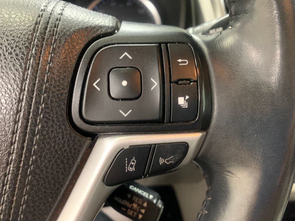 Used 2019 Toyota Highlander XLE AWD/4WD image 25