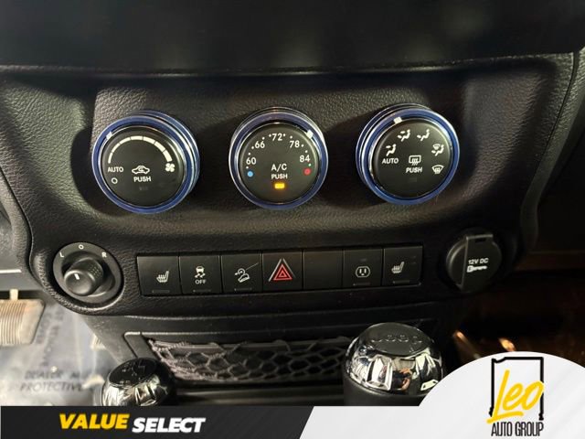 Used 2016 Jeep Wrangler Unlimited Sahara w/ Dual Top Group AWD/4WD image 17