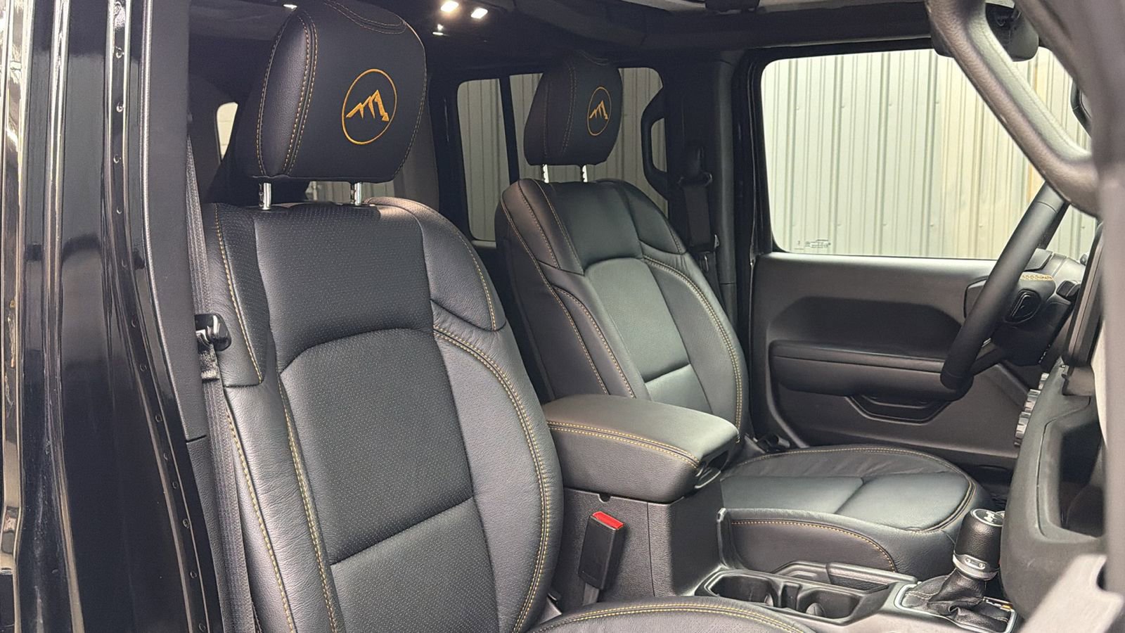 Used 2024 Jeep Wrangler Unlimited image 33
