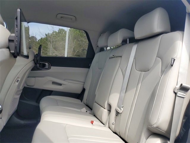 New 2025 Kia Sorento S image 9