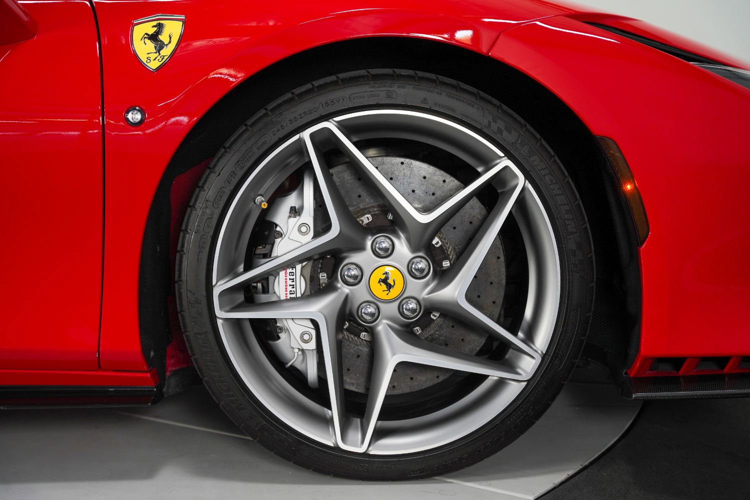 Used 2021 Ferrari F8 Tributo RWD image 30