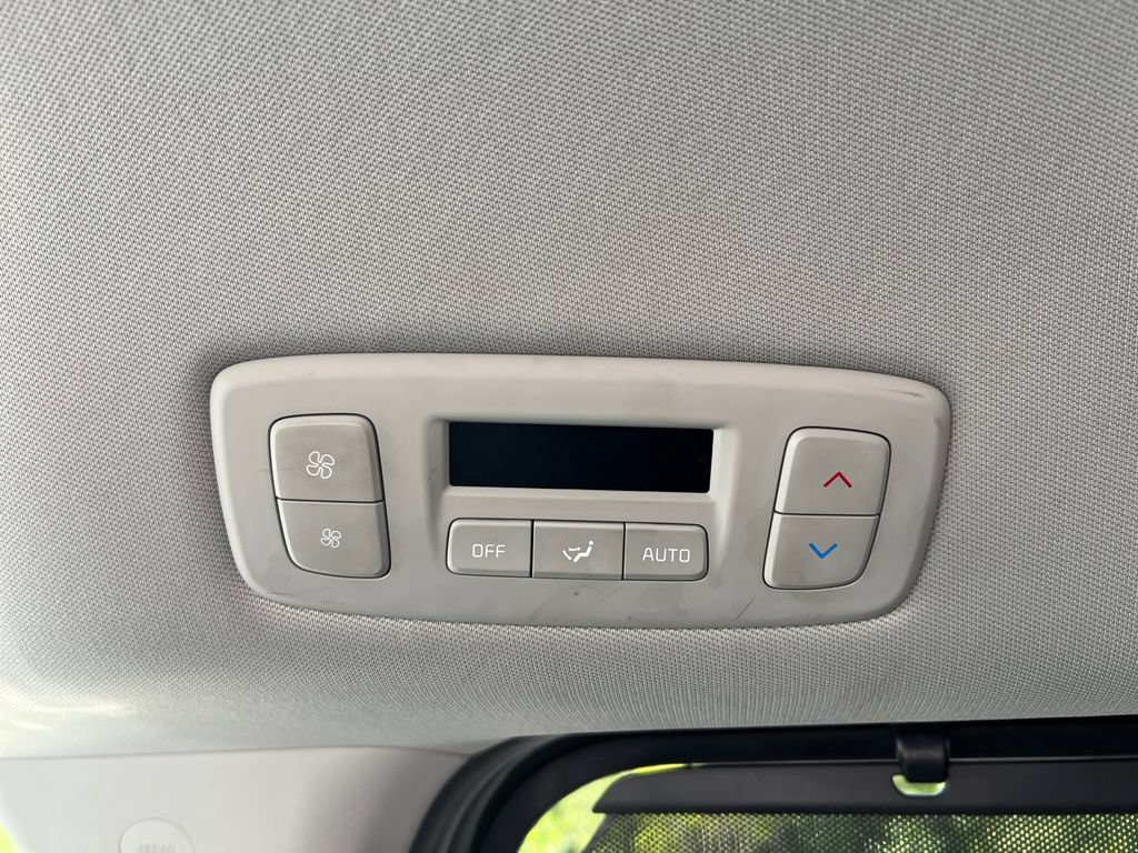 Used 2024 Kia Carnival EX FWD image 21