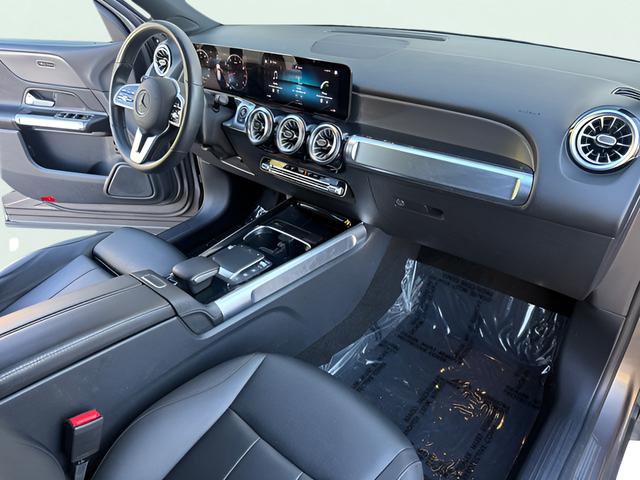 Used 2022 Mercedes-Benz GLB 250 4MATIC w/ Premium Package Lite image 24