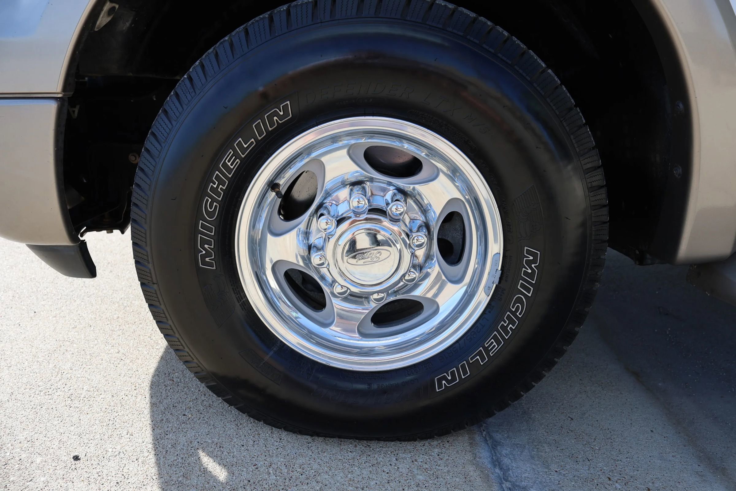 Used 2005 Ford Excursion Eddie Bauer image 21