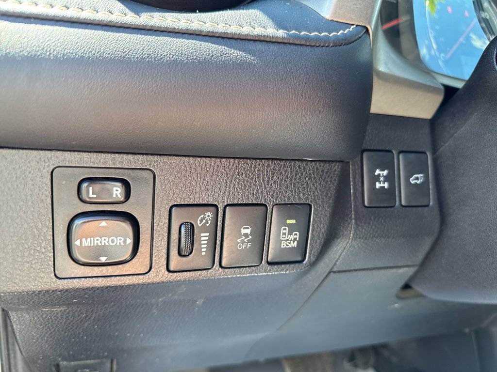 Used 2014 Toyota RAV4 Limited w/ Technology Package AWD/4WD image 16