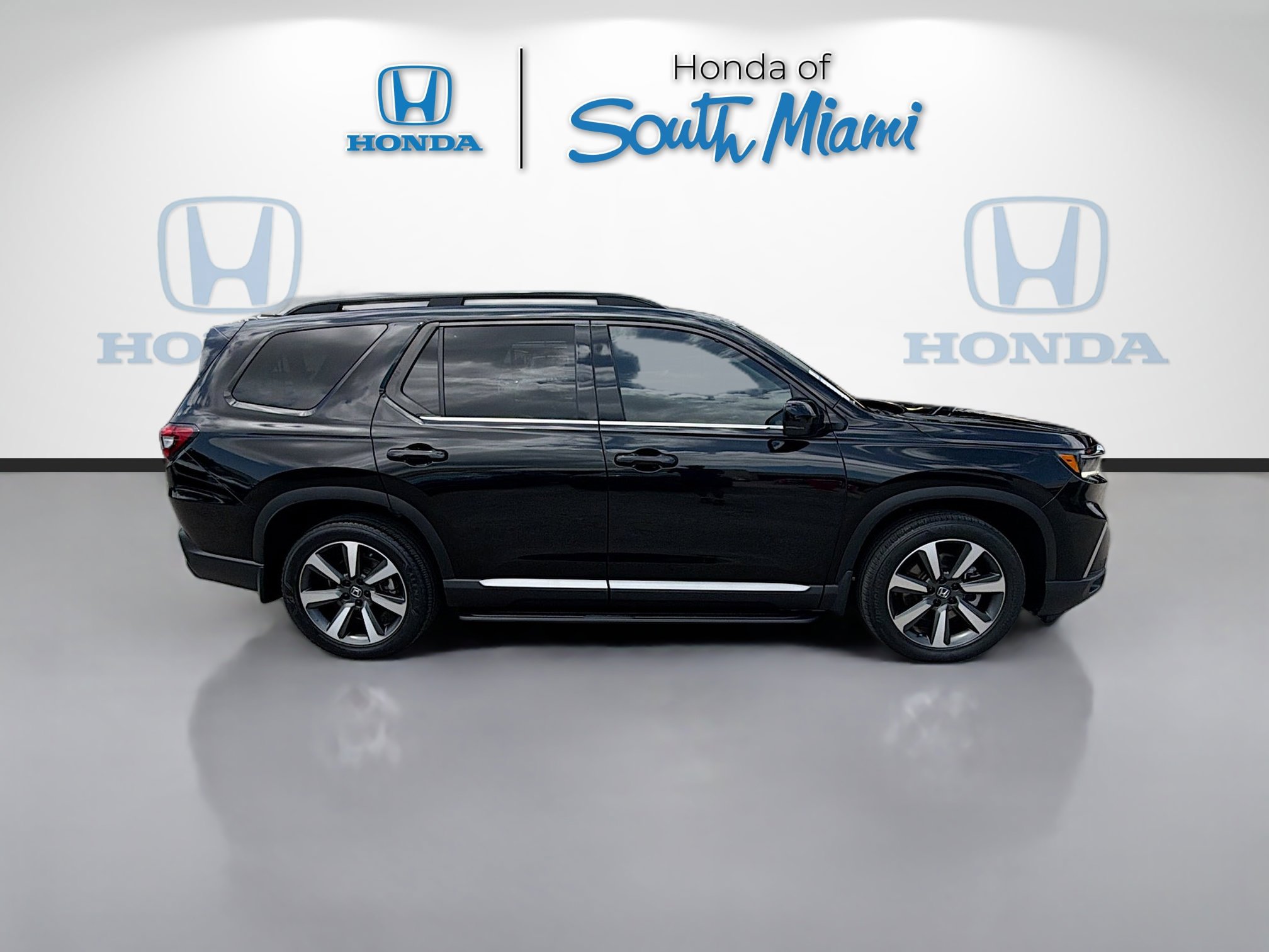 Used 2023 Honda Pilot Touring image 8