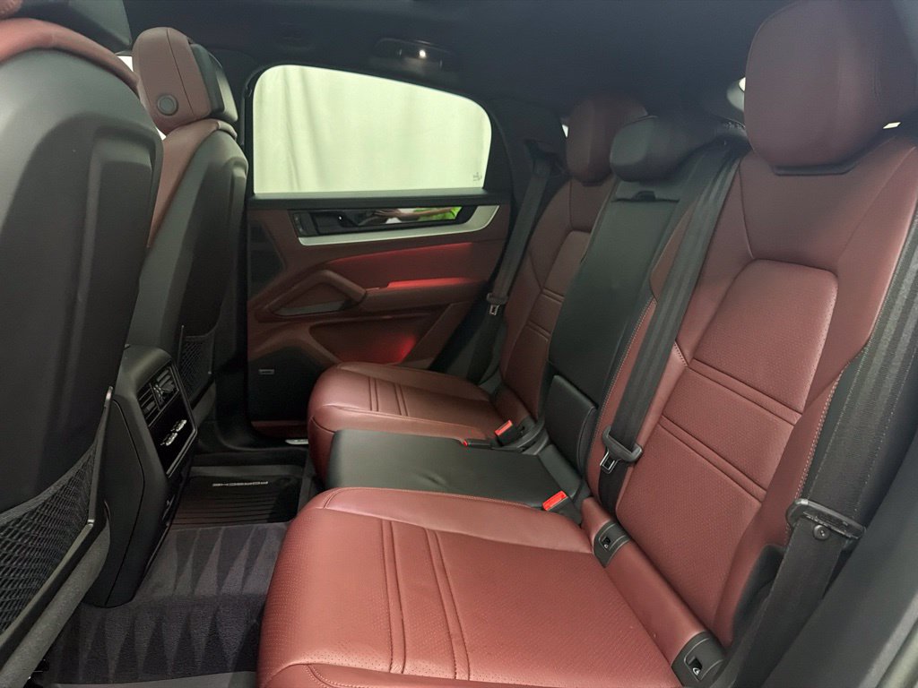 Used 2025 Porsche Cayenne S AWD/4WD image 24