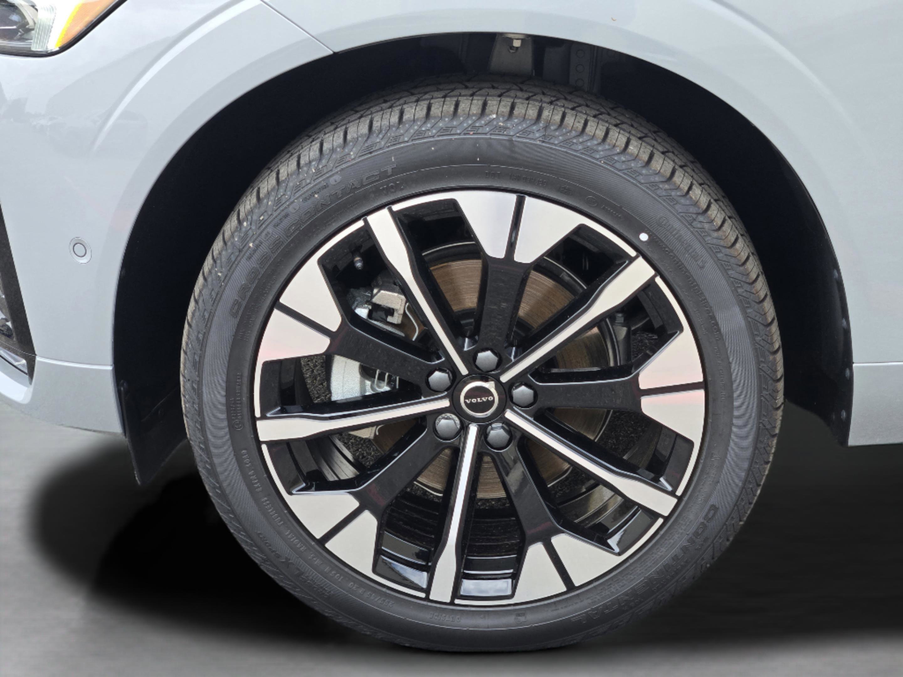 New 2026 Volvo XC60 B5 Plus w/ Protection Package Premier image 33